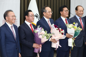 '국민의힘 새 원내대표에 추경호 선출'