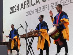 [포토] 아프리카 문화 페스티벌 열리는 광화문광장                                                                                                                                                         