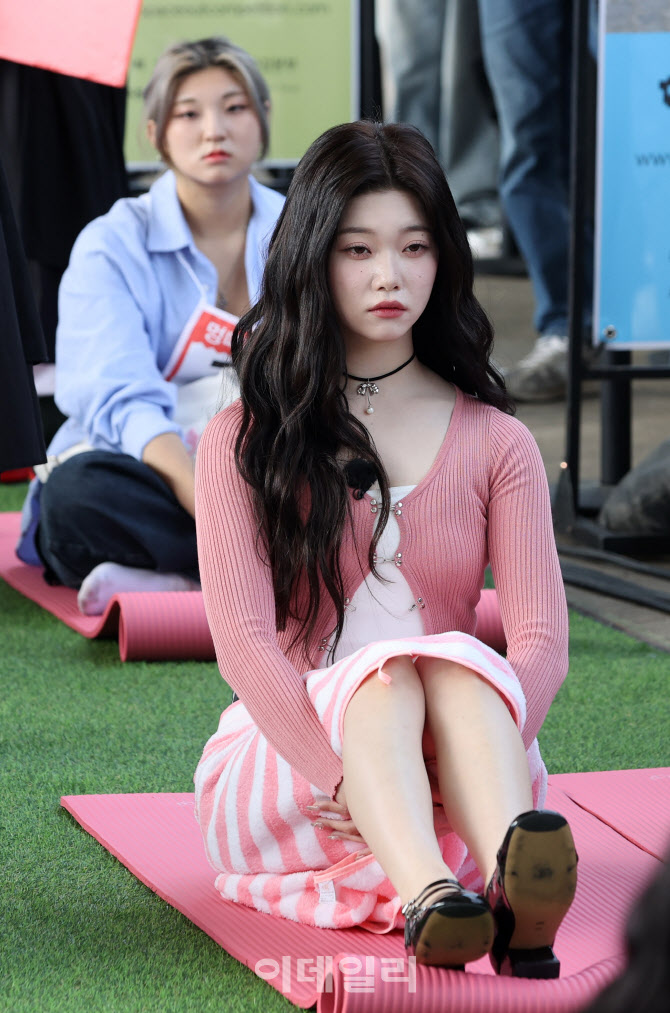 인형처럼 멍 때리기                                                                                                                                                                                