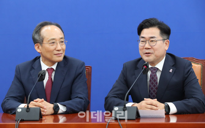 '대화하는 추경호-박찬대'                                                                                                                                                                