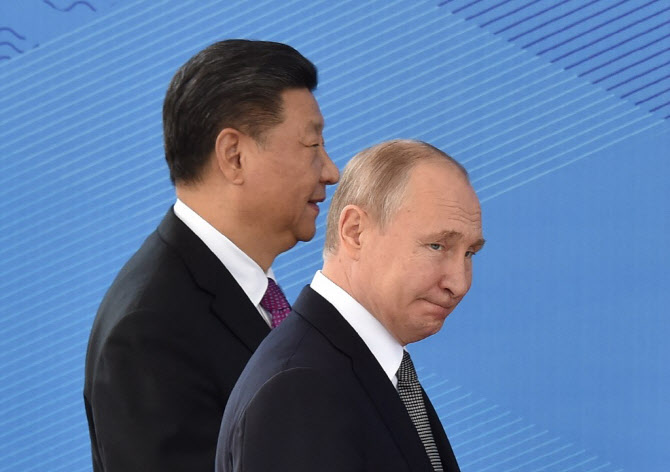 중국 도착한 푸틴, 시진핑과 또 ‘브로맨스’ 선보일까