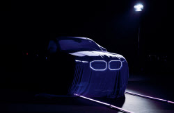 BMW, 칸 영화제 참가…나오미 캠벨 협업 &apos;XM 미스틱 얼루어&apos; 최초 공개