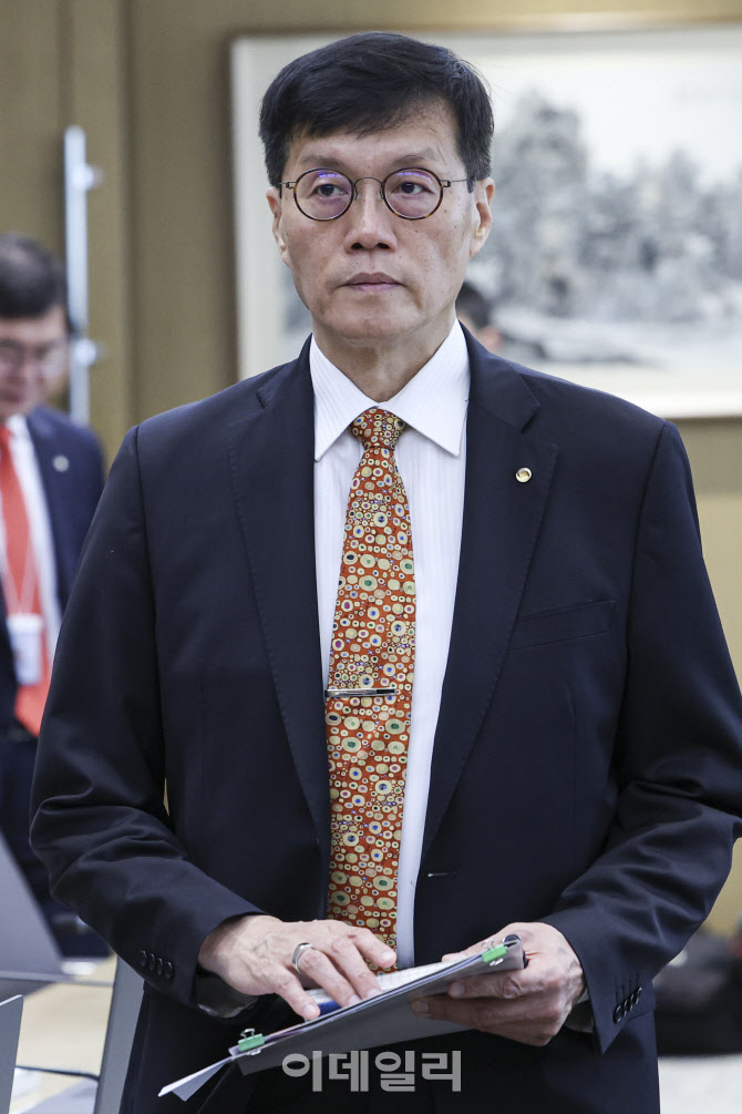  금통위 참석하는 이창용 한은 총재                                                                                                                                                                 