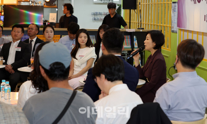 오영주 중소기업벤처부 장관, "전통시장에 청년사업가 몰려들도록 지원"                                                                                                                     