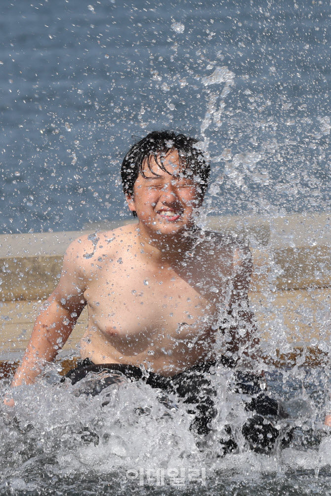 시원한 물놀이                                                                                                                                                                                     