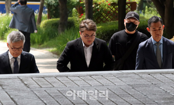 '음주 뺑소니 혐의 '가수 김호중, '영장심사 출석'                                                                                                                               