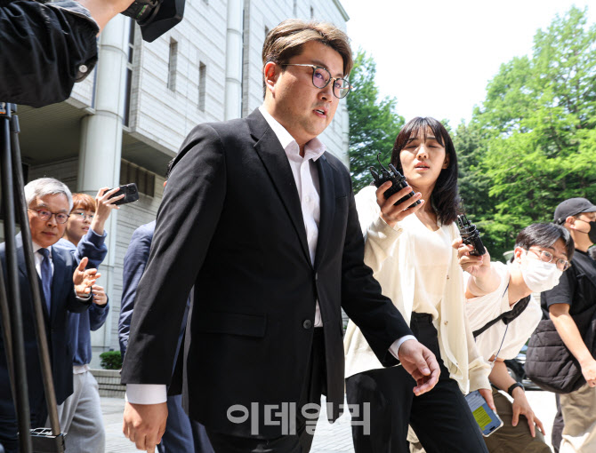 가수 김호중, '음주 뺑소니 혐의로 법정 출석'                                                                                                                                             