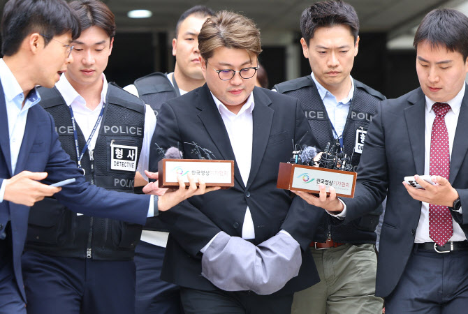 김호중, 결국 구속…경찰, 음주운전·사건 은폐 수사 ‘탄력’