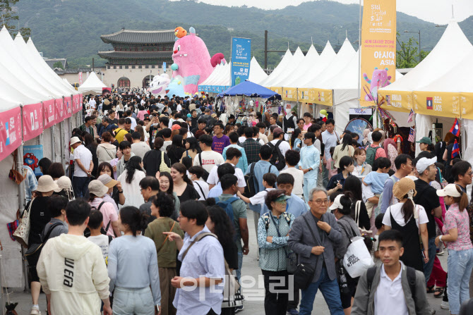 서울세계도시문화축제 주말 나들이로 북적                                                                                                                                                           