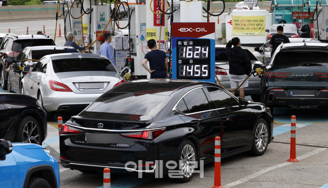주유소 기름값 하락 지속…휘발유 5주만에 1천700원 아래로                                                                                                                                           