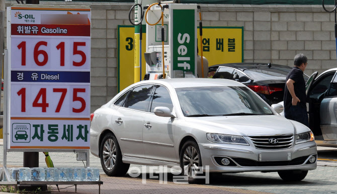 휘발유 5주 만에 1,700원 아래 ‘뚝’.. “다음 주도, 떨어진다”                                                                                                                                     
