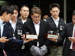 경찰, ‘구속' 김호중 강도 높은 수사…음주량·사건 은폐 의혹 추궁