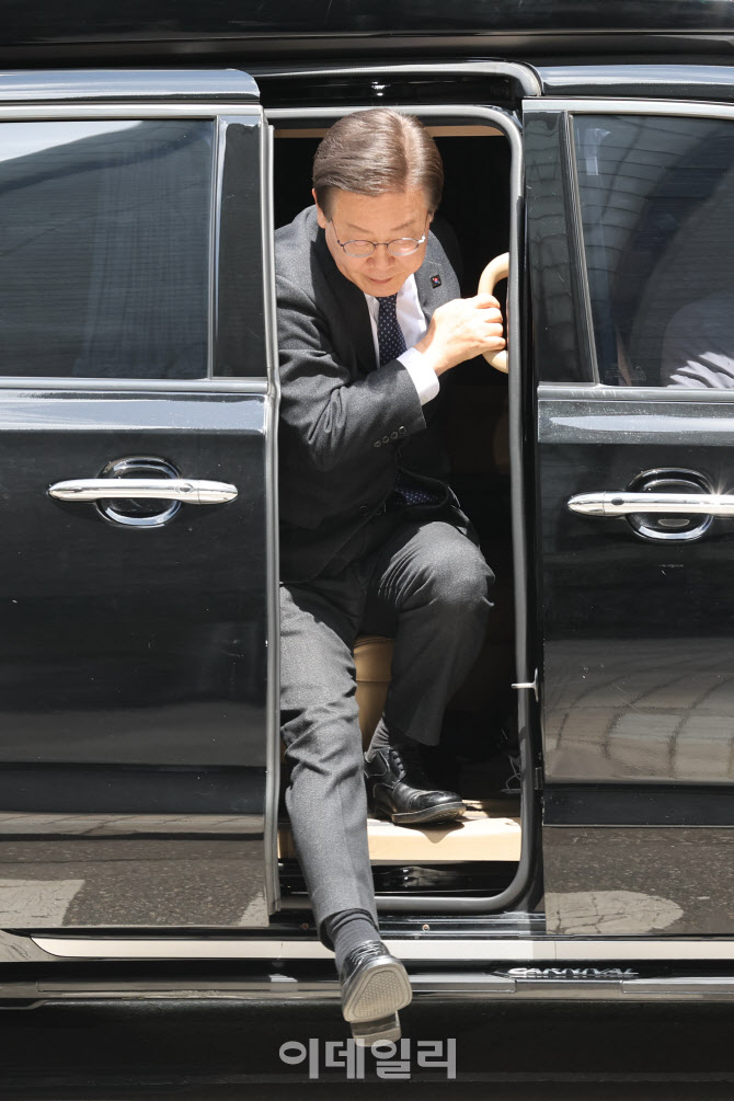 법원에 도착한 이재명 대표                                                                                                                                                                         