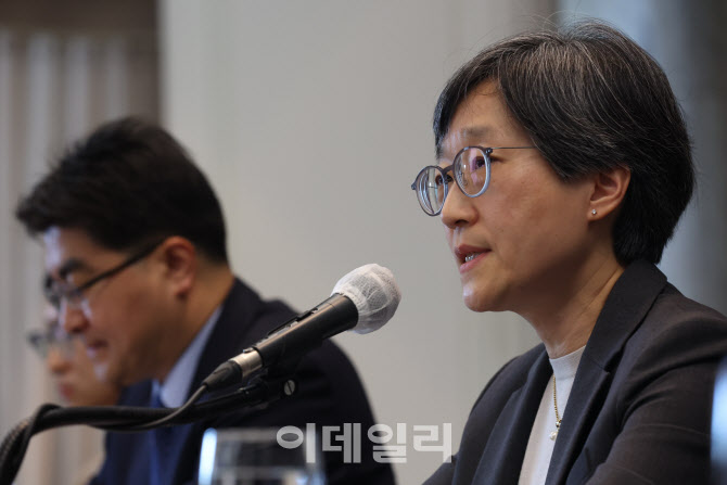 발언하는 강희경 비대위원장                                                                                                                                                                        
