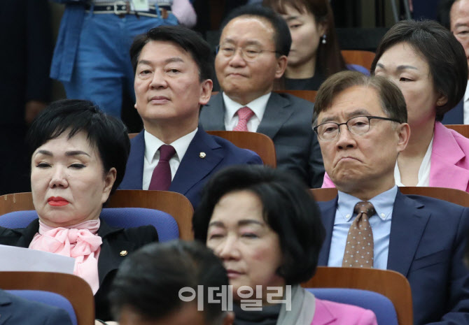 '의원총회 참석한 최재형-안철수'                                                                                                                                                         
