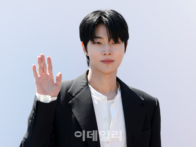 배우 황인엽, `한강대교 위 호텔` 스카이 스위트 한강브릿지 서울 왔어요!                                                                                                                             