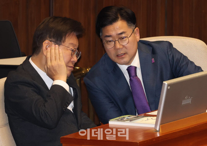 본회의, '논의하는 이재명-박찬대'                                                                                                                                                        