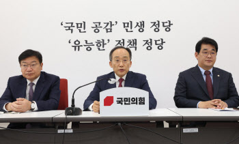 '기자간담회 갖는 추경호'