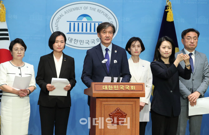 조국, '국민 위해 머뭇거리지 않을 것'                                                                                                                                                    