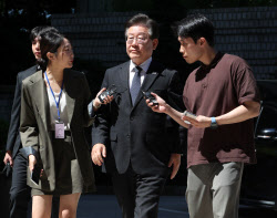 [포토] 이재명 더불어민주당 대표, 서울중앙지법 속행 공판 출석                                                                                                                                            