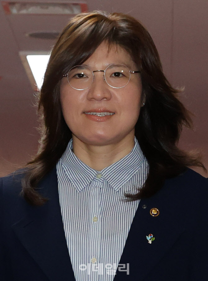 국무회의 입장하는 장미란 문체부 차관                                                                                                                                                              