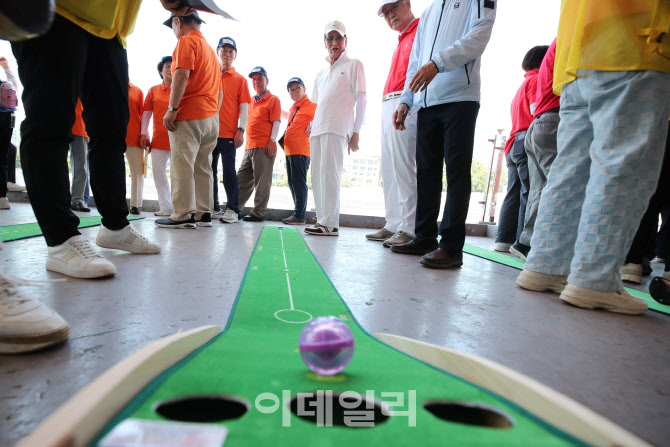 신중하게~                                                                                                                                                                                         
