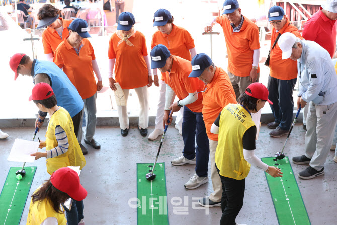 어르신들의 파크골프                                                                                                                                                                               
