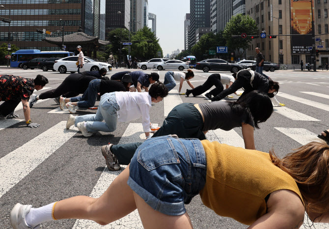  터전을 잃어가는 동물들                                                                                                                                                                           