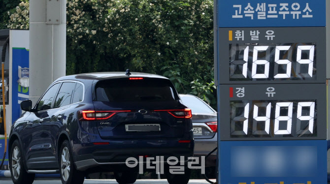 주유소 기름값 내림세 지속…넉달만에 경유 1,400원대로                                                                                                                                              