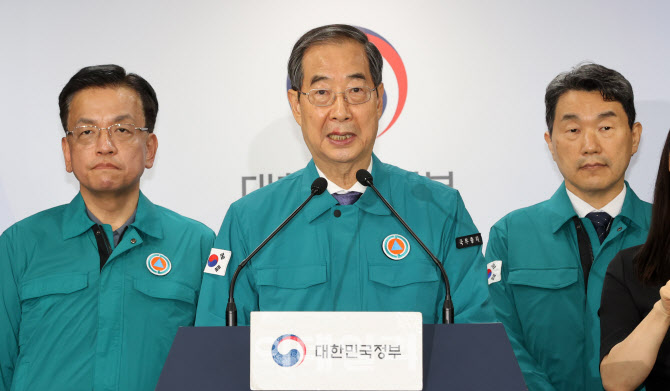 한덕수 총리, "필수의료에 5년간 건보 10조 투자…수가체계 개편"                                                                                                                           