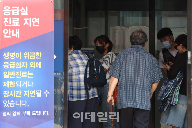 속 타들어가는 보호자들                                                                                                                                                                            