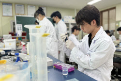 1학년부터 세포배양·유전분석 실습…삼바·셀트리온 취업