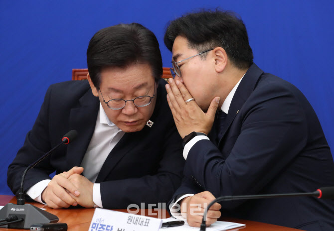 '대화하는 이재명-박찬대'                                                                                                                                                                