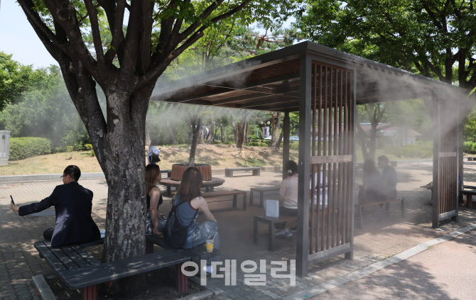 '쿨링포그 아래에서'                                                                                                                                                                     