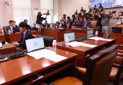[포토]법사위 첫 전체회의, '국민의힘 불참'                                                                                                                                                     