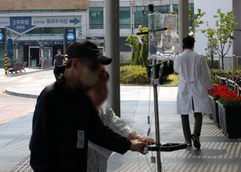 아주의대 비대위, 의협 결의엔 찬성…휴진 참여의사는 저조