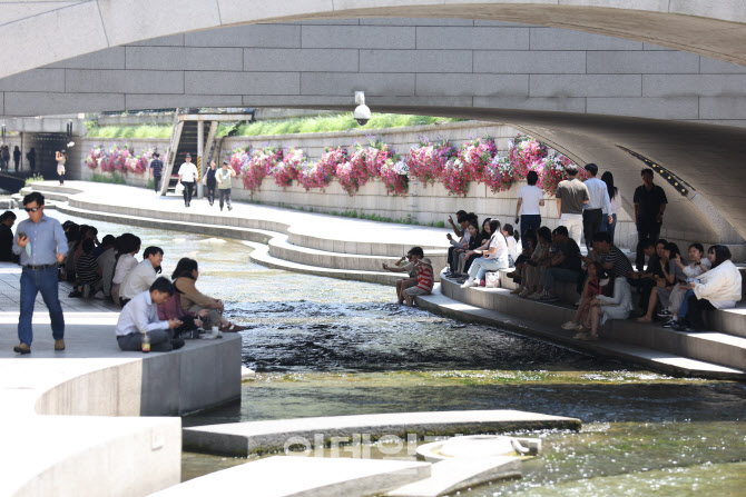 점심시간 청계천에서 더위 식혀요                                                                                                                                                                   
