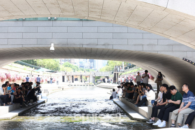 더위 식히는 시민들                                                                                                                                                                                