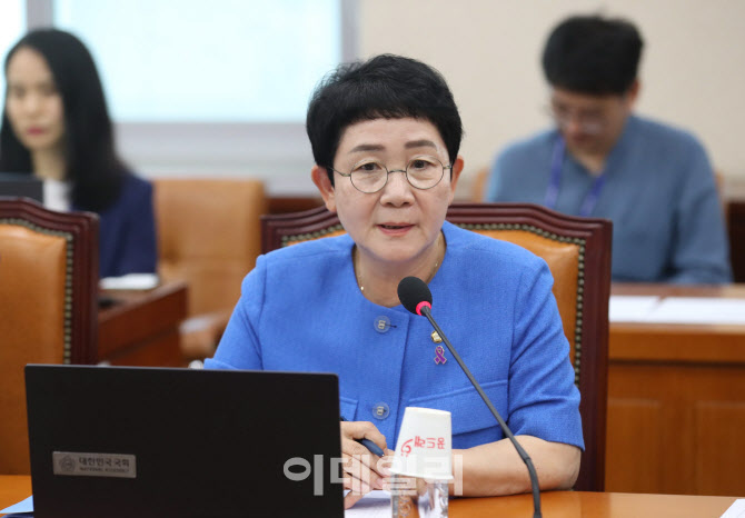 행안위 전체회의, '인사말하는 박정현 의원'                                                                                                                                               