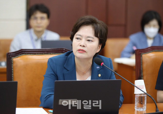 행안위 전체회의, '인사말하는 정춘생 의원'                                                                                                                                               