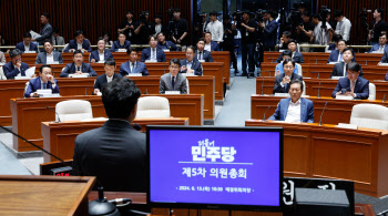 가속페달 밟는 거야, 브레이크 거는 정부여당…1도 못 나간 22대 국회