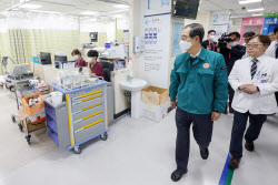 [포토]한덕수 총리, 보라매병원 응급의료센터 방문                                                                                                                                                         
