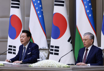 尹대통령 “형제국 우즈벡과 특별전략적동반자관계 발전”