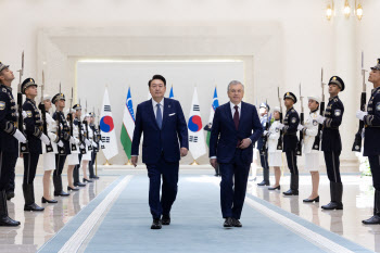 尹대통령, 중앙아시아 3개국 순방 마치고 귀국길