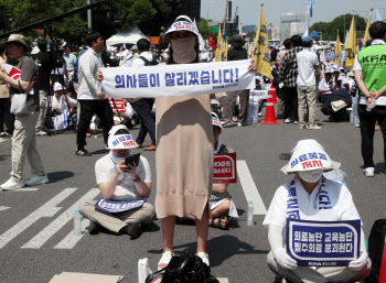 총궐기대회 참석한 의사들