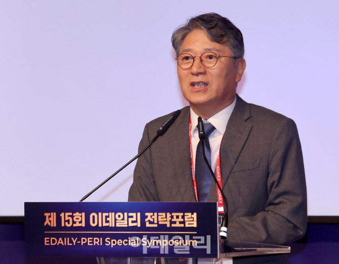 심포지엄 만찬 환영사하는 곽재선 KG·이데일리 회장                                                                                                                                                 