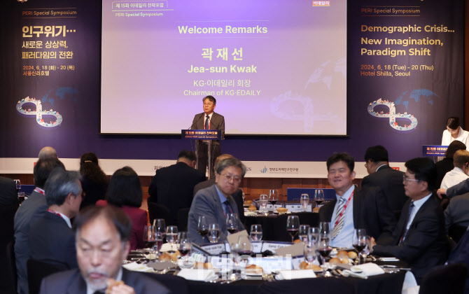 이데일리-PERI 특별 심포지엄 만찬 환영사하는 곽재선 KG·이데일리 회장                                                                                                                              