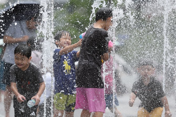 후텁지근한 날은 못참아                                                                                                                                                                                  