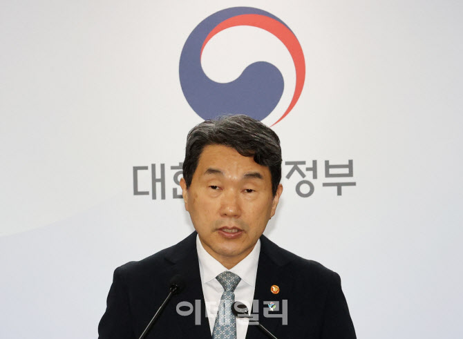 이주호 부총리 "0세부터 누구나 12시간 돌봄체계"                                                                                                                                          