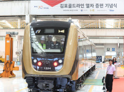 [포토]김포 골드라인 교통난 해소를 위해 증편 열차 첫 운행                                                                                                                                                